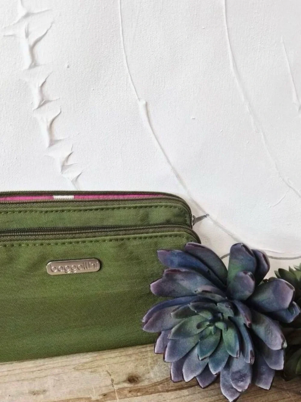 Beautiful Baggallini wristlet NWOT